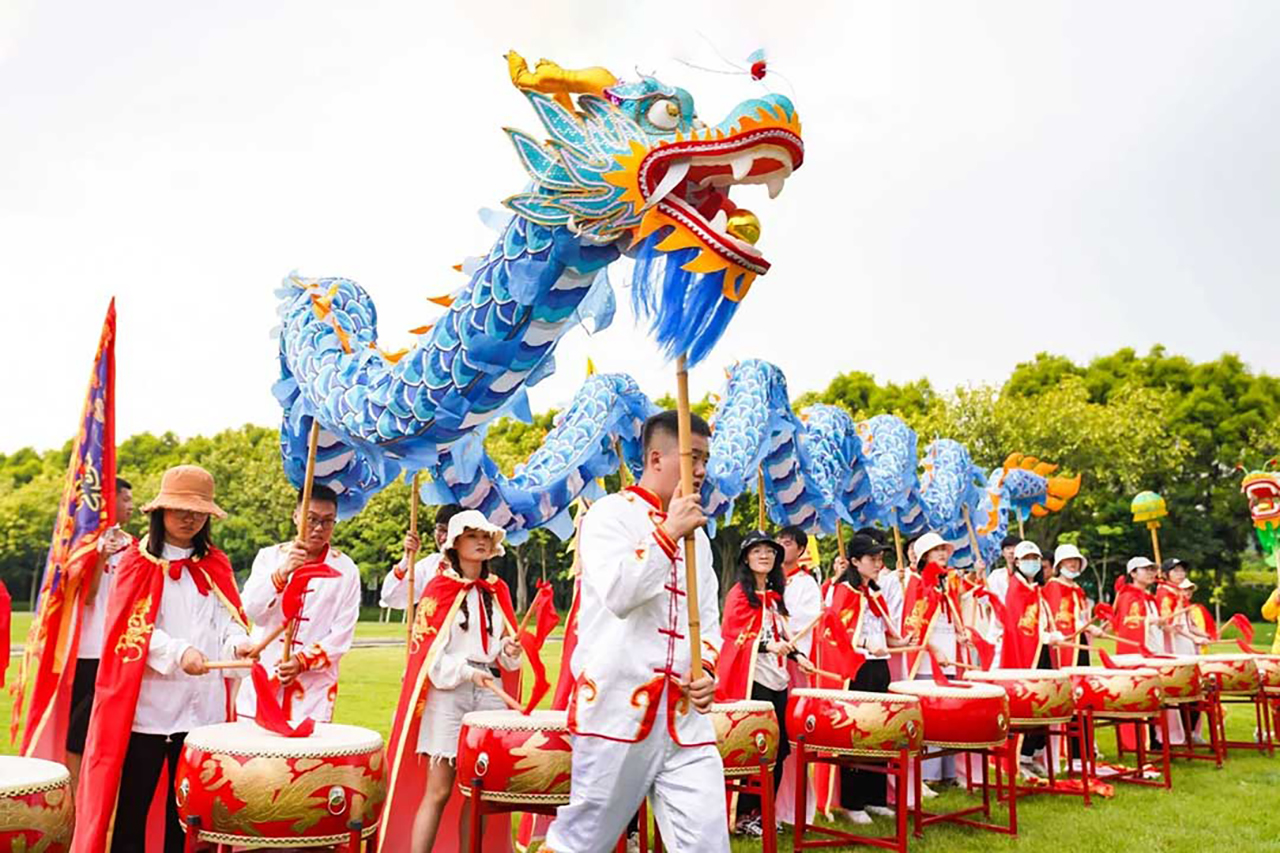 大型主題團(tuán)建《中國(guó)龍鼓》