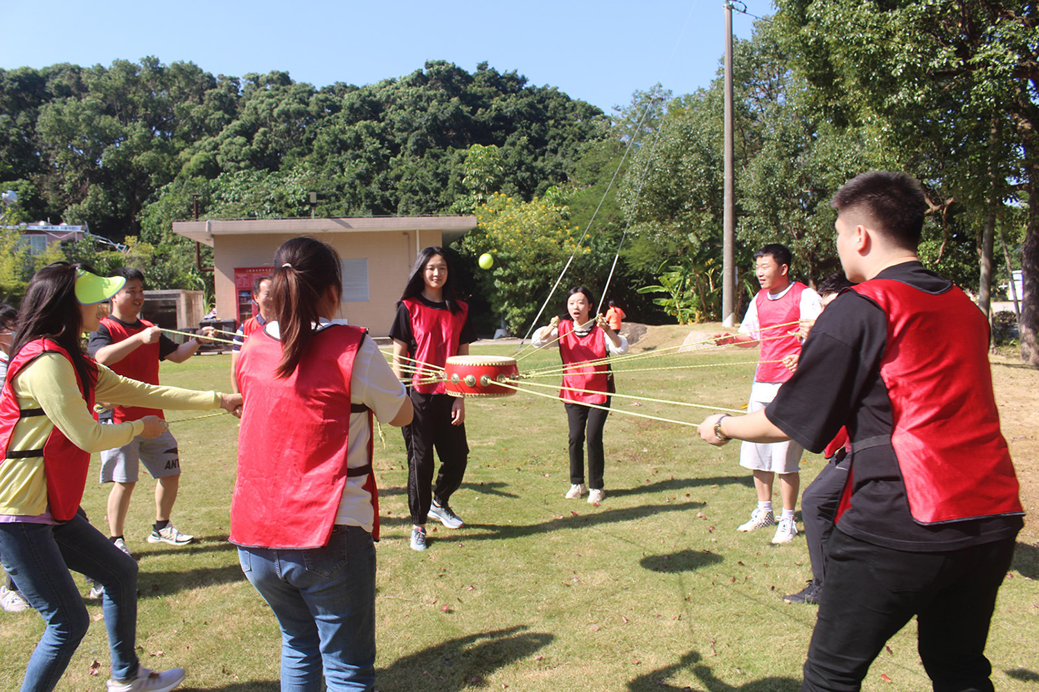大型主題團(tuán)建：“挑戰(zhàn)吉尼斯”（白水寨青年?duì)I地）